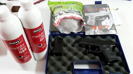 se vende pistola de airsoft, replica exacta de  glock sin usar y con accesorios y munición, cargadores 20