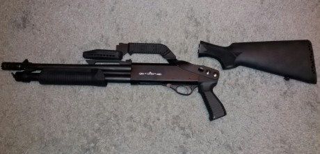 Vendo escopeta Stinger Tactical cal.12, culata plegable y fija intercambiables.  Sólo ha disparado 4 cartuchos, 02