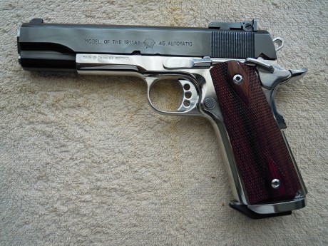 Hola a todos:  Ha comprado nueva una Norinco 1911A1. La pistola esta muy bien para su precio o eso me 60