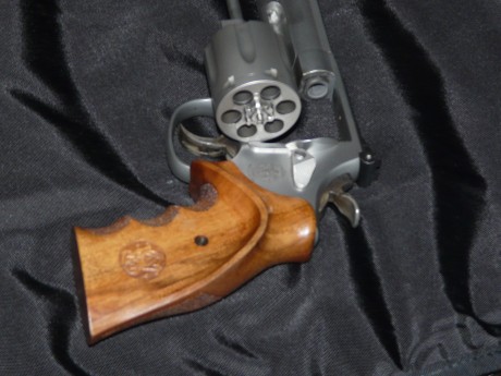 Hola compañeros, pongo a la venta mi revolver 686 target champion 357 magnum. El revolver se encuentra 02