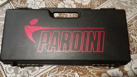 Pues lo dicho pongo a  la venta este arma que esta en un estado impoluto con poquisimos tiros puesto que 00
