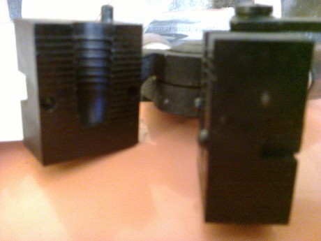 Vendo molde LYMAN 451114 ( 400 greins ) 
Usado, en buen estado. SE VENDE SIN LAS TENAZAS
Precio unitario 01