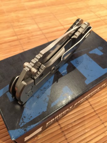 Vendo este  tanque  de calidad ya contrastada… Navaja táctica/militar:

  ZERO TOLERANCE 0550 HINDERER 04