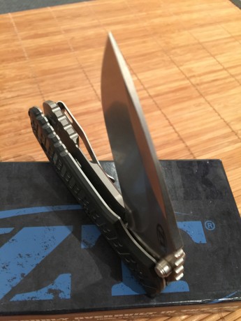 Vendo este  tanque  de calidad ya contrastada… Navaja táctica/militar:

  ZERO TOLERANCE 0550 HINDERER 01