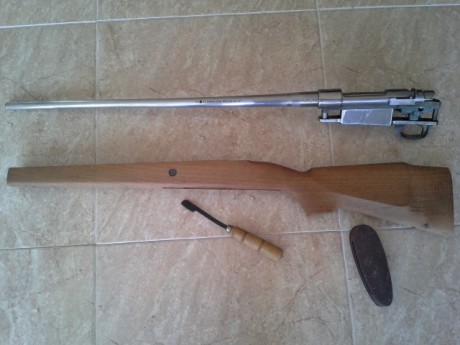 BUENAS.
 Vendo este kit Santa Barbara en 7x57 fue el penúltimo que quedaba en la armería. Lo pille de 01