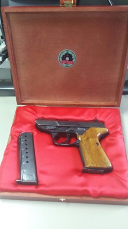 Se vende P5 en estado excepcional, con el estuche original.9
mm p. Mas información por privado. 600 eu 00
