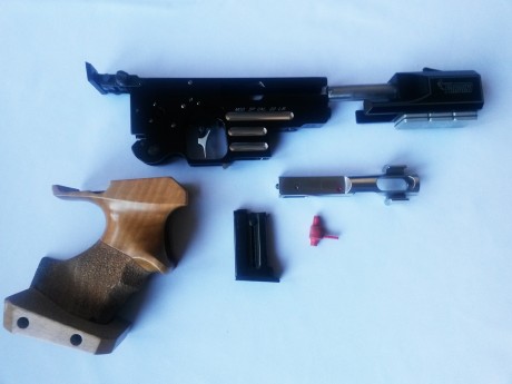Hola:

Pongo a la venta mi pistola Pardini,  modelo Sp.22 , en un estado excepcional, impecable. Arma 01
