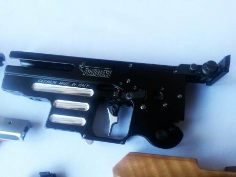 Hola:

Pongo a la venta mi pistola Pardini,  modelo Sp.22 , en un estado excepcional, impecable. Arma 11