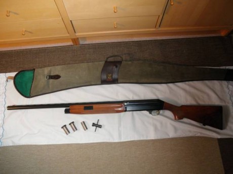 Vendo:
* Escopeta BENELLI 121 SL - 12-70 (Fabricada en Italia).
* Estado del arma: Impecable, prácticamente 01