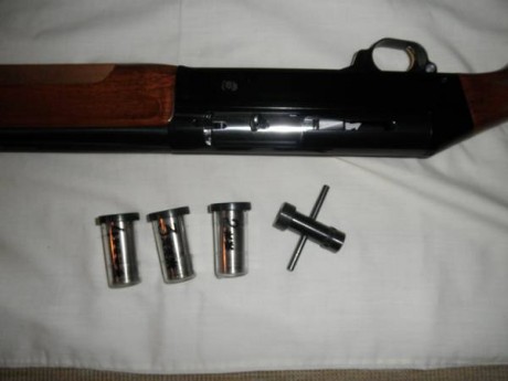 Vendo:
* Escopeta BENELLI 121 SL - 12-70 (Fabricada en Italia).
* Estado del arma: Impecable, prácticamente 00