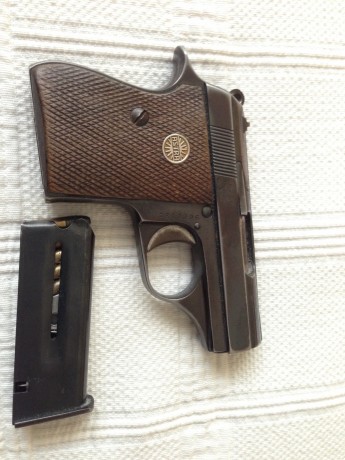 Vendo automática astra calibre 22 LR con 2 cargadores. Tamaño de un paquete de tabaco. 75 €. Barcelona 02