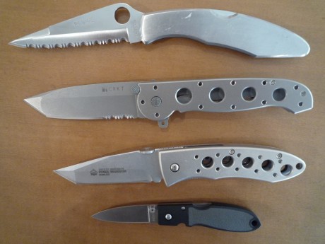 Vendo este otro  tanque  de navaja. Navaja táctica/militar:

  CRKT M16-14T BIG DOG TANTO TITANIUM  

El 10