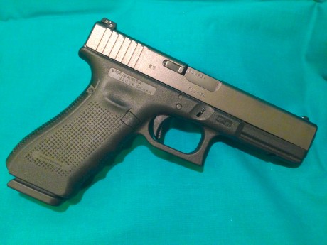 Hola Compañeros.

Pongo a la venta mi Glock 17 de cuarta generación. Guiada en F.
He sido su segundo dueño 01