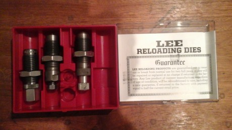 Hola, pongo en venta este 20151205_025954.jpg  juego dies cal. 44 40 de Lee muy poco usados
Venta en Madrid 00