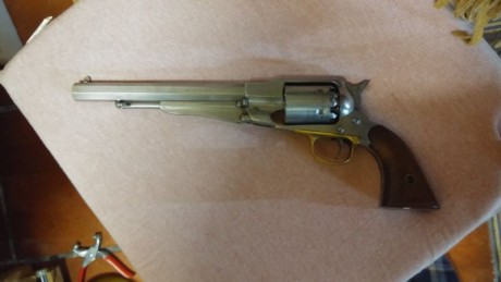 Hola, lo dicho vendo este precioso revolver de Euroarms, con un toque vintage por la patina que tiene.
Esta 00