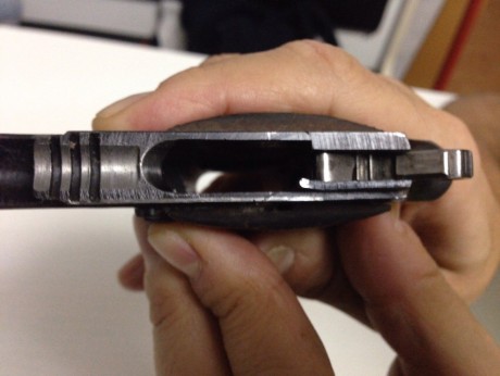 Vendo automática astra calibre 22 LR con 2 cargadores. Tamaño de un paquete de tabaco. 75 €. Barcelona 00
