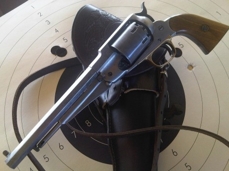 Hola, lo dicho vendo este precioso revolver de Euroarms, con un toque vintage por la patina que tiene.
Esta 20