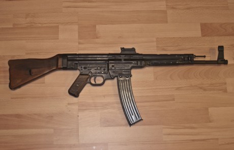 A la venta..

Modelo: STURMGEWEHR STG-44 / MP-44
Marca:  SHOEI 
Estado: Nuevo
Tipo: GBB ( gas )
Precio: 00