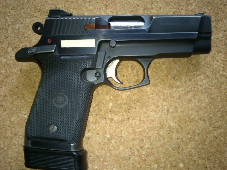Vendo esta pistola, Star, modelo M43 de 9 mm Parabellum, guiada en F, con dos cargadores uno normal, y 01