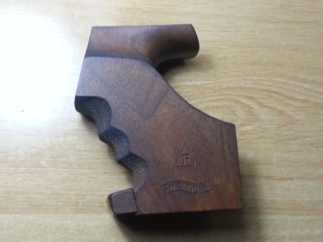 Hola vendo cachas originales para la walther gsp expert talla M, nuevas sin retocar, como se pueden apreciar 02