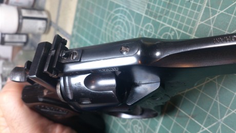 Hola, queria preguntaros sobre este revolver. Lo que lo caracteriza es que tiene un alza graduable y he 60