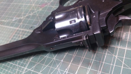 Hola, queria preguntaros sobre este revolver. Lo que lo caracteriza es que tiene un alza graduable y he 80