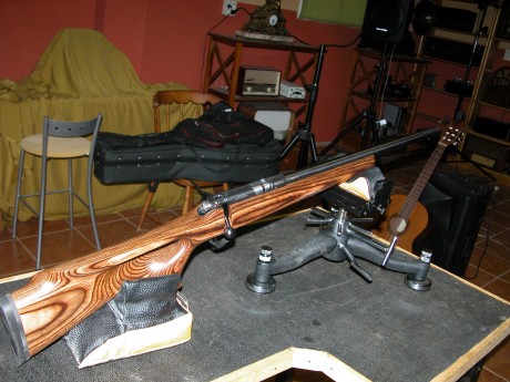 Vendo carabina Ceska 455 ThumboleVarmint, cañón roscado. Cal. 22 LR.
Regalo maletín nuevo para transporte 02