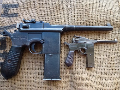Hola.
Vendo esta preciosa miniatura en metal de la famosa pistola Mauser M-712, la miniatura esta muy 02