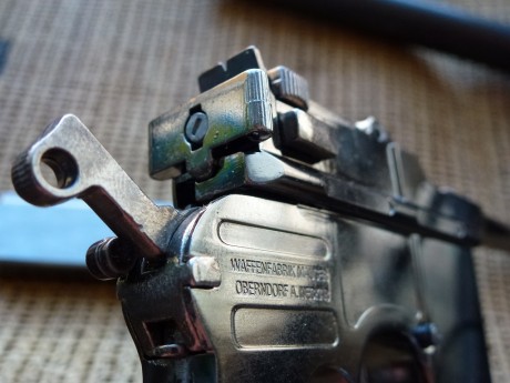 Hola.
Vendo esta preciosa miniatura en metal de la famosa pistola Mauser M-712, la miniatura esta muy 20
