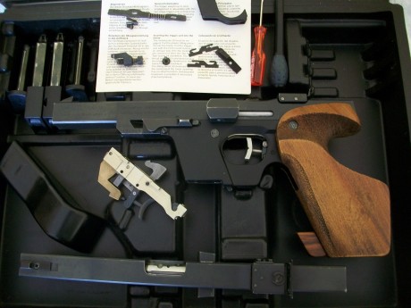 En Madrid, vendo pistola Walther GSP, calibres  22 Y 32, dos cargadores de cada calibre, perfecto estado 02