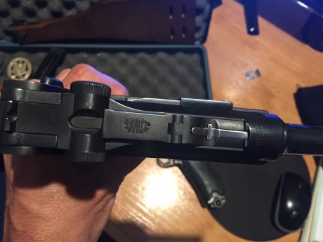 Vendo pistola Modelo 1908 “Luger” P08. Inscripción de fábrica en cañón de Deutsche Waffen und Munitionsfabriken 00