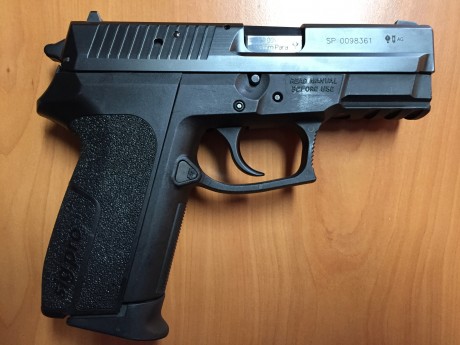 Pistola Sig Sauer SPC2022 con muy poco uso. Casi nueva con maletín y todos los accesorios. Dos cargadores. 00