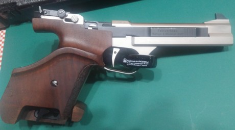 Un compañero de club me ha encomendado la venta de esta joya, la compro en el año 2006 cuando hacia precisión, 01