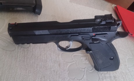 Bueno chicos, os cuento.
Esta pistola es con la que empece a practicar Ipsc, la compre nueva en Deporte 10