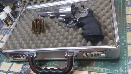 Vendo revolver Smith Wesson 627 Performance Center con tambor d 8 recamaras del .357/38. El ruido que 50
