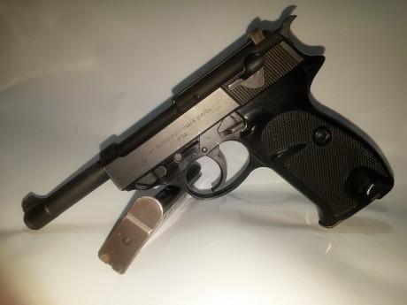Pongo a la venta una pistola  Walther P38  en calibre 9mm Parabellum en perfecto estado funcional y estético. 00