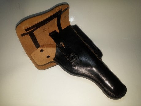 Pongo a la venta una pistola  Walther P38  en calibre 9mm Parabellum en perfecto estado funcional y estético. 20