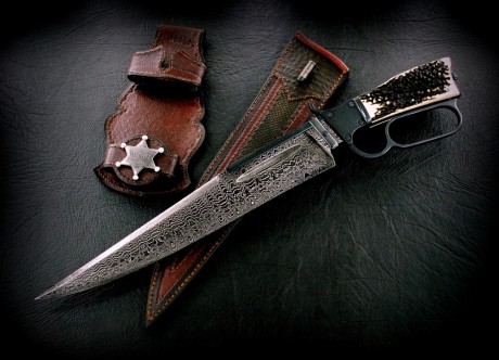 hola a todos,os muestro una joya de los hermanos sobral.
se trata de un bowie con una guarda basada en 00