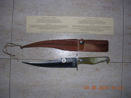 El otro día, compré a un marchante del Pirineo esta pieza.

Le falta una mano de restauración pero por 40