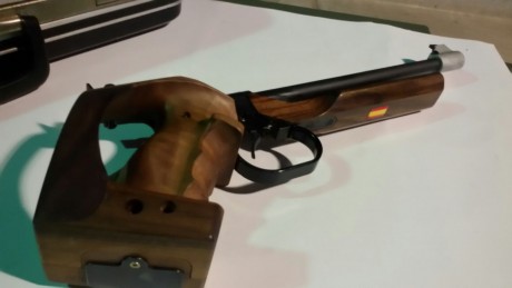 Un compañero vende pistola Hammerli 152, electrónica, para modalidad de tiro pistola libre. Está en buenísimas 01