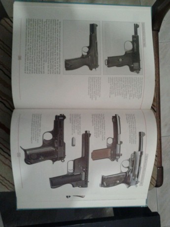Saludos, compañeros.

Pongo en venta los siguientes libros:

-Small arms of World War II, de Christopher 22