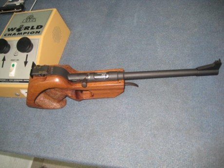 Hola, un amigo pone a la venta esta pistola para la modalidad de Pistola Libre, empuñadura pequeña S, 02