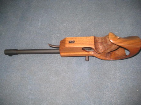 Hola, un amigo pone a la venta esta pistola para la modalidad de Pistola Libre, empuñadura pequeña S, 11
