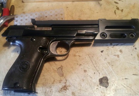Se vende pistola browning fn gp35 del calibre 9mm parabellum. Esta guiada en F. Esta en muy buen estado. 10