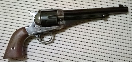 Remington Outlaw de la casa Uberti, calibre 45 Long Colt  71/5"
Ajustado para tiro a 25m. a base 00