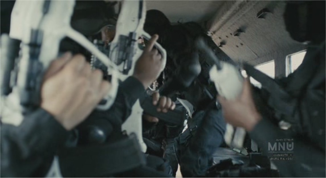 Alguien sabe que fusil es el que llevan las tropas de la película "Distrito 9". ¿Es un modelo 01