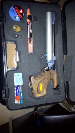 Hola, vendo pistola feinwerkbau por no utilizar está nueva como veís en las fotos, regalo gafas y caja 10