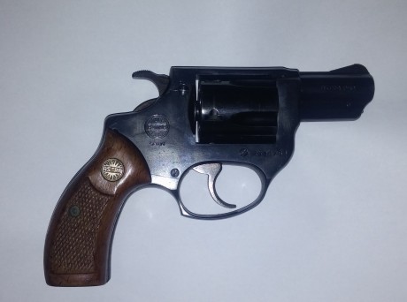 Vendo revolver astra dos pulgadas del calibre 38, tambor para cinco disparos. Impecable ni un solo golpe 01