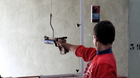 A tiros por supuesto

   Hoy llego a la galería de Náquera para hacer unos tiros con la Vostok y pasar 122