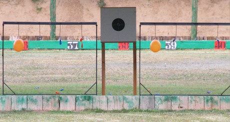 A tiros por supuesto

   Hoy llego a la galería de Náquera para hacer unos tiros con la Vostok y pasar 151